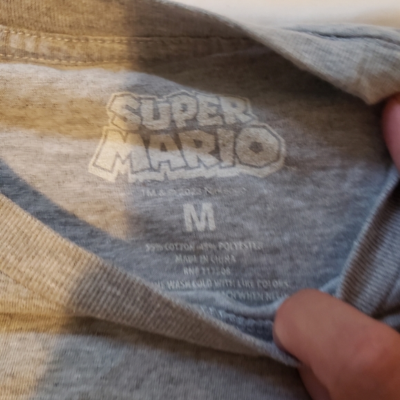Super Mario Graphic Tee - Picture 4 of 4